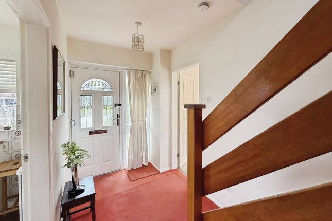 3, Plover Grove, Kidderminster photo 2