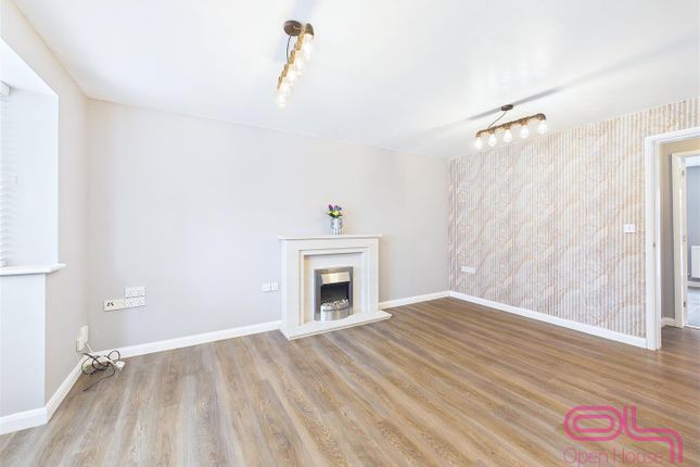 3, Moray Close, Swadlincote photo 4