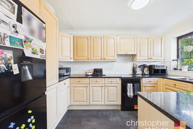 67 Davison Drive, Cheshunt, Hertfordshire photo 4