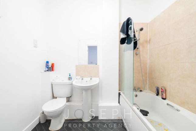 Flat 6, 25 Franciscan Way, Ipswich photo 5