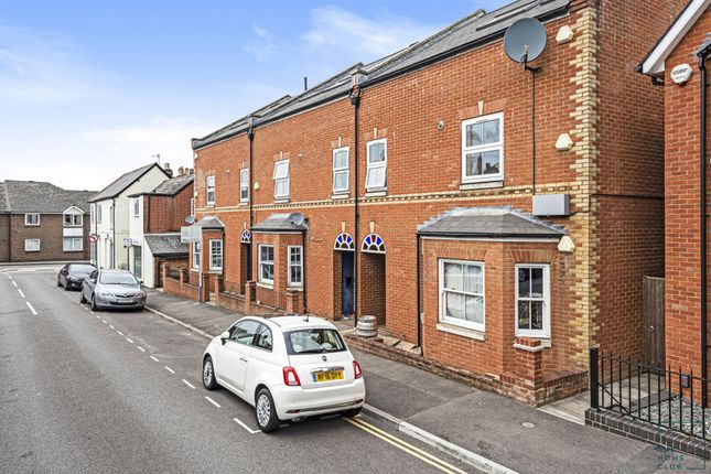 Thumbnail Flat to rent in Queens Road, Guildford