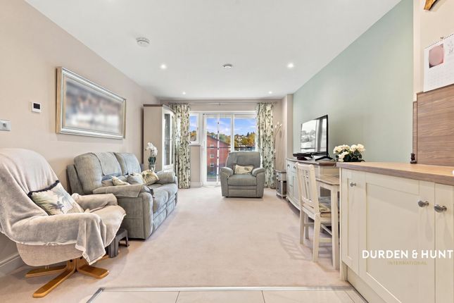 Flat 20, 256 High Road, Loughton photo 2