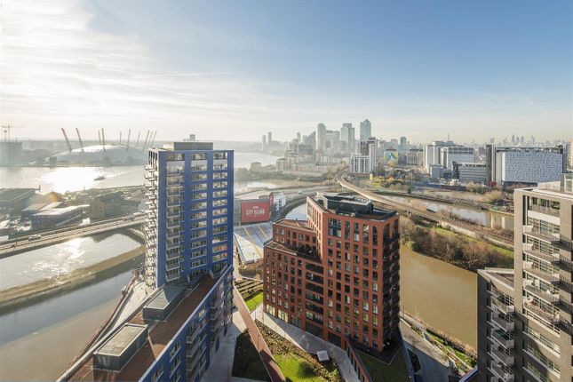 Flat to rent in Grantham House, City Island, Canning Town
