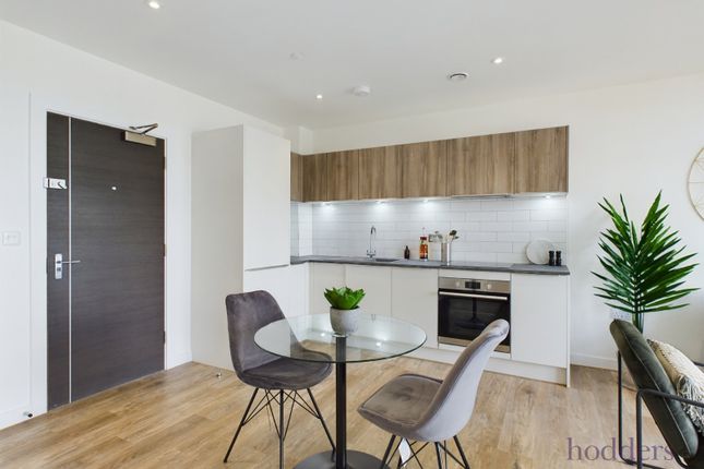 Flat 48, Viewpoint House, 240, London Road, Surrey photo 3