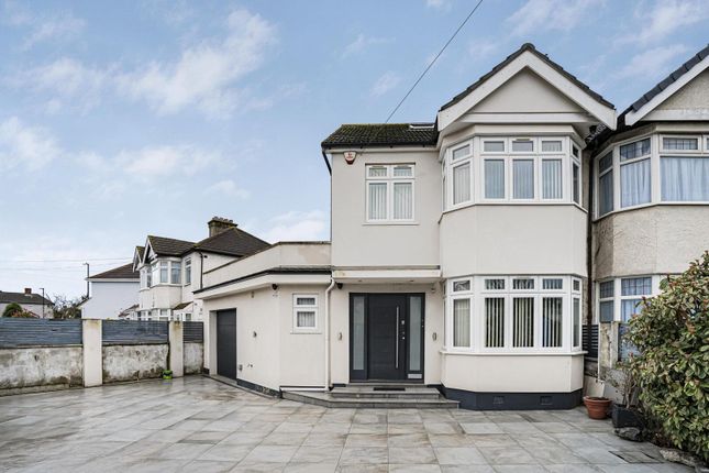 8, Pembroke Avenue, Enfield photo 4