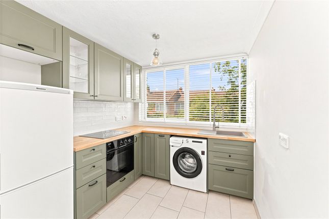 5,, West Court, Goldington Green, Bedfordshire photo 2