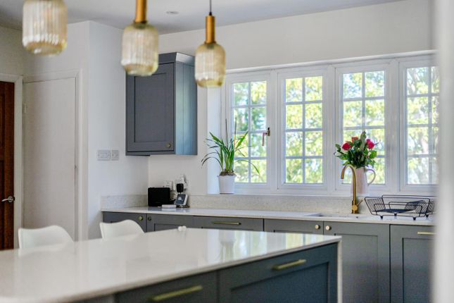 9, Abbots Close, Guildford photo 4