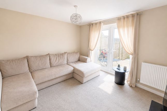 33, Meadowlands, Bradford photo 3