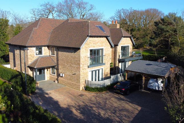Thumbnail Flat for sale in High Road, Chigwell