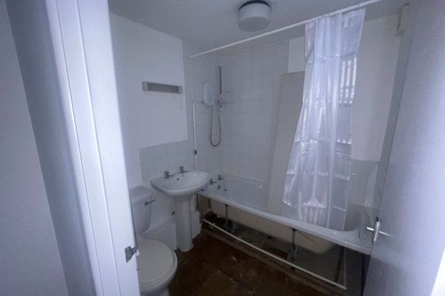 Flat 3, 12A Church Street, Highbridge, Somerset photo 4