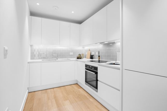 F0-03, Samara Drive, Southall photo 3