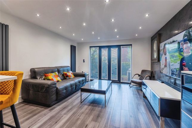 37, Stonemere Drive, Manchester photo 3