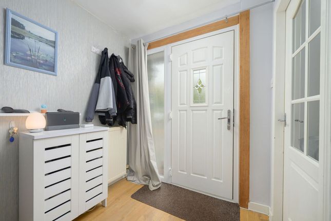 25 Drummormie Road, Dunfermline photo 2