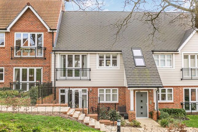 Flat for sale in Consort Drive, Leatherhead