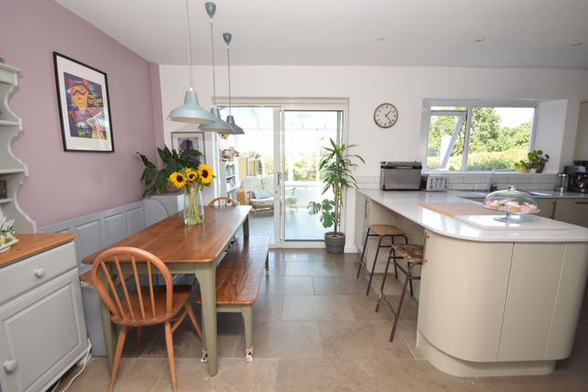32, Greenhill Way, Farnham photo 4