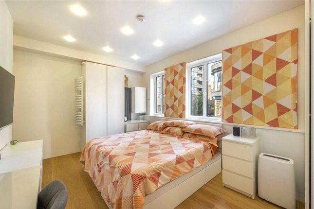 Flat to rent in Marshall Street, London
