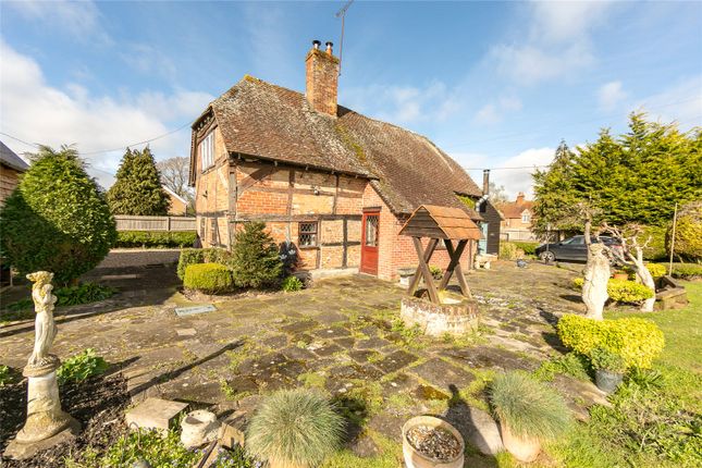 Country house for sale in Bramley Road, Pamber End