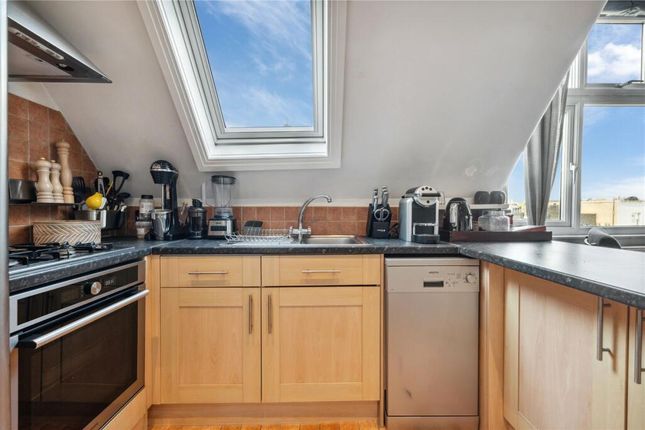 Top Floor Flat, Sheffield Terrace, London photo 4