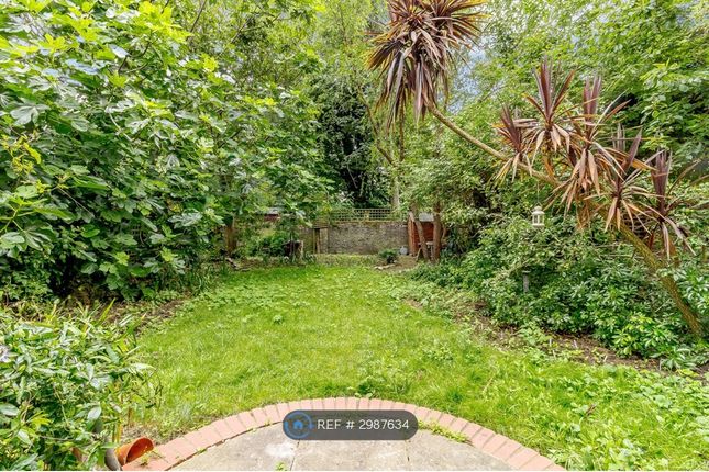 Room G, Knatchbull Road Camberwell, London photo 2