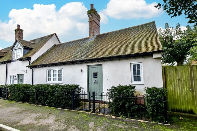 1-bed house on 7, Pheasant Close, Buckinghamshire, £400,000