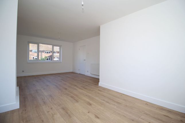 33 Heathlands, Southampton photo 4