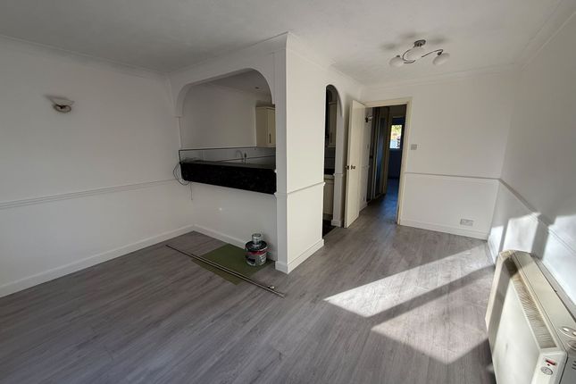 1-bed flat on 38 Maltby Drive, Enfield, £1,450/mo