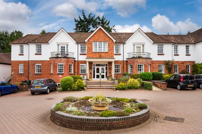 2 bed flat for sale in War Memorial Place, Henley-On-Thames RG9