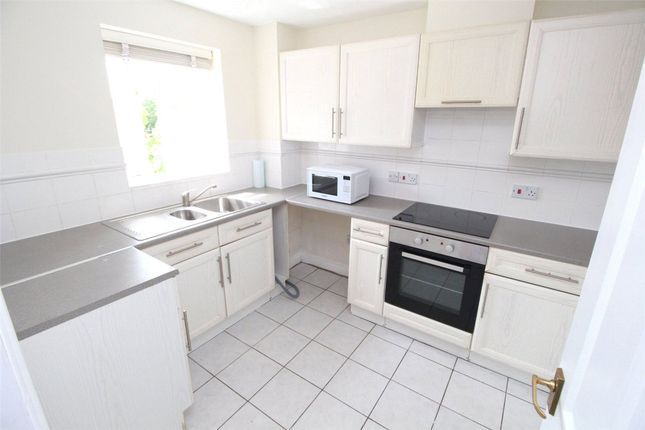 91 Clarence Close, Barnet photo 3