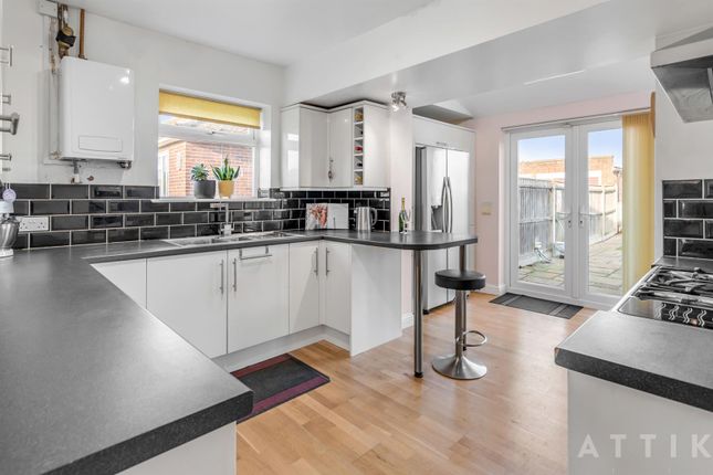 31, Queens Drive, Halesworth photo 2