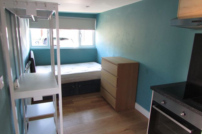 Room to rent in Room 6, 114 Minehead Way, Stevenage, Hertfordshire