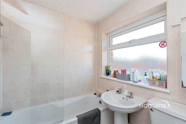 Room 5, 29, Whitmore Green, Farnham photo 4