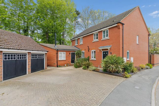 3-bed house on 11 Fresson Road, Stevenage, £400,000