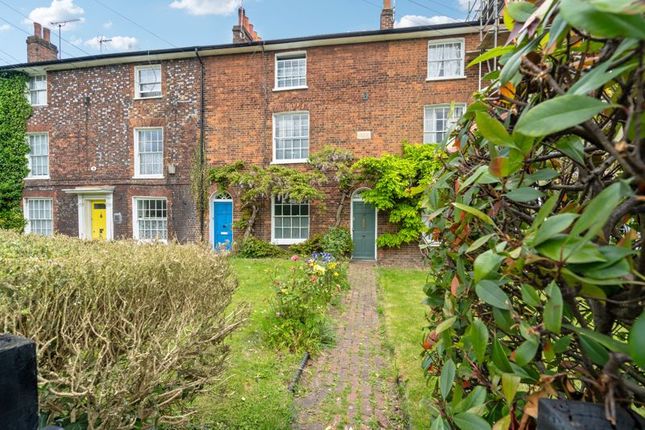 Thumbnail Terraced house for sale in London Road, High Wycombe