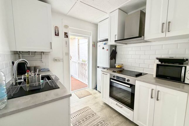 Flat 2, Victoria Road, Exmouth photo 4