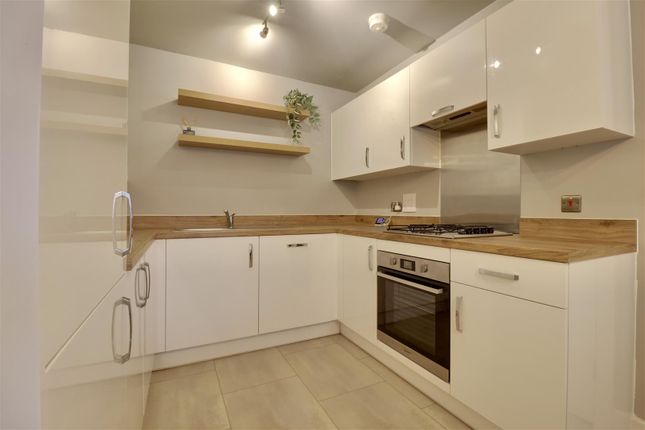 21, Merritt Way, Waterlooville photo 3