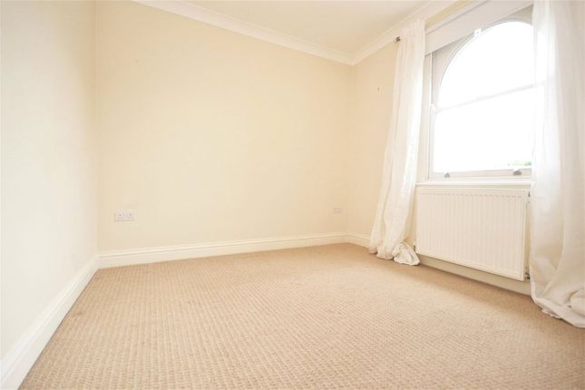 Flat 2 Ashgrove House, 65-67, Woodlands Road, Isleworth photo 4