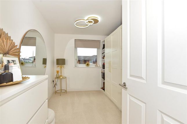 Flat for sale in Stafford Avenue, Hornchurch, Essex