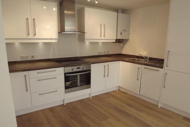 Flat to rent in Simmonds View, Bristol