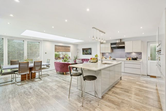 30 St. Teresas Close, Princes Risborough photo 2