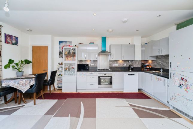 5 Daubenton House, Havelock Road, Southall photo 3