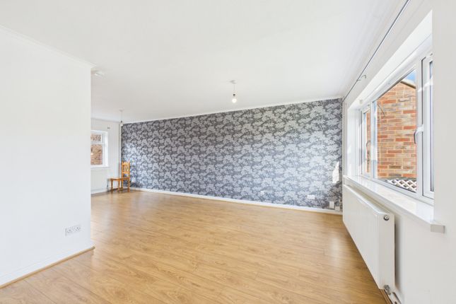17, Welbeck Road, Maidenhead photo 2