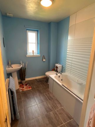 15, Munro Court, West Calder, West Lothian photo 5
