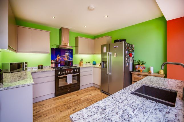7, Meadow Way, Dartford photo 4