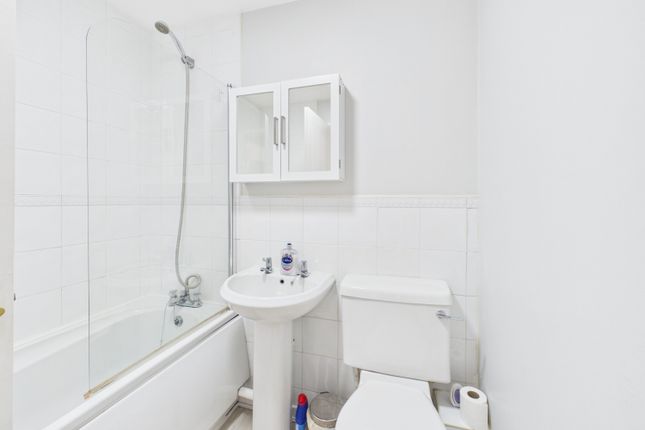 65, Riverstone Way, Northampton photo 4