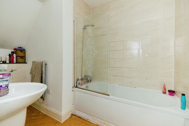 Flat for sale in 22 Larke Rise, Manchester
