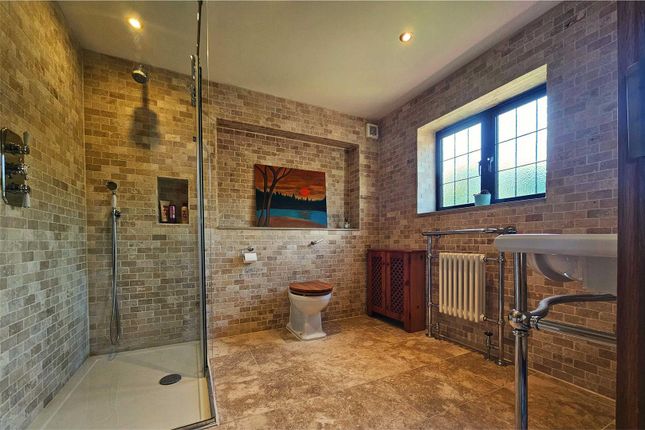 13. Ensuite Bathroom.Jpg