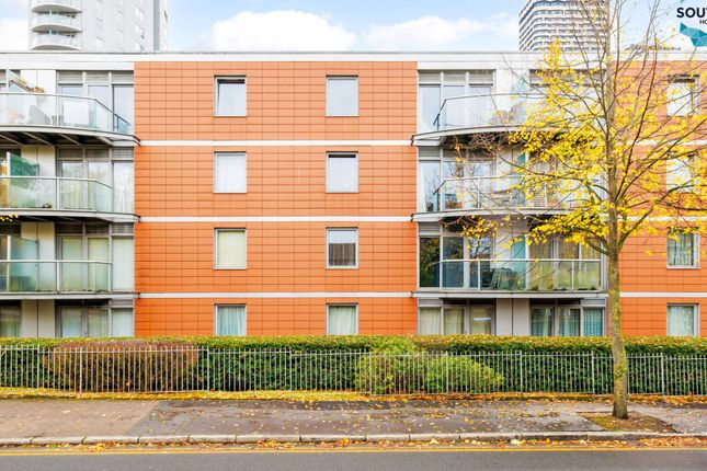 Longitude Apartments, 7 Addiscombe Grove, Croydon photo 2