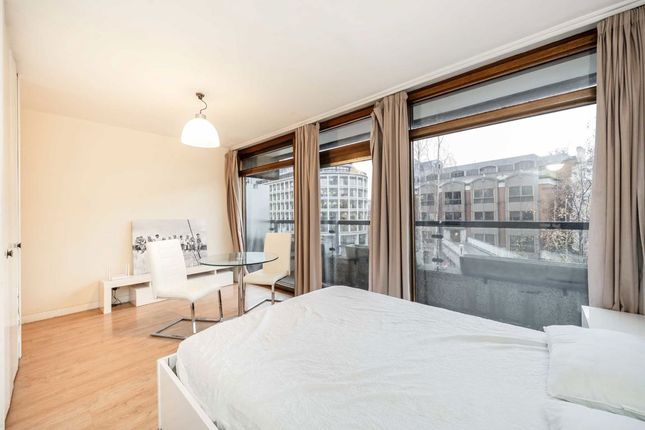 Flat 2, John Trundle Court, Barbican, London photo 4