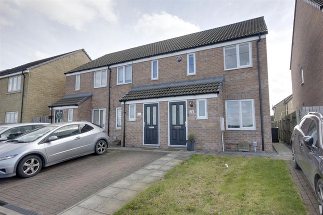 Thumbnail Terraced house for sale in Hampstead Gardens, Kingswood, Hull
