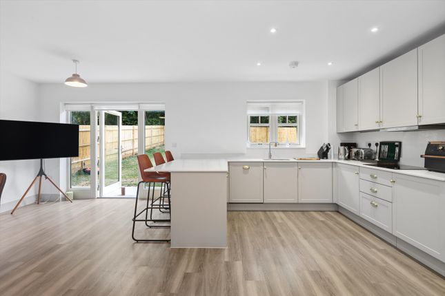 4, Canada Drive, Epsom photo 4